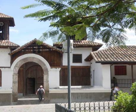 La iglesia de Perucho es parada obligada en la Ruta Escondida de las parroquias del noroccidente. Foto: Archivo / ÚN